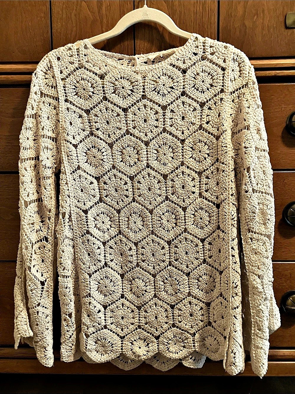 EUC Solitaire crochet long sleeve top